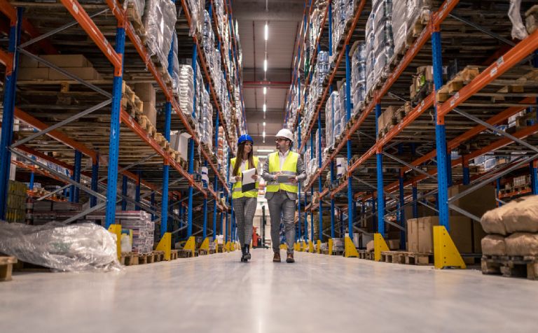 Intelligent Warehouse & Fulfillment (Oracle WMS + IoT)