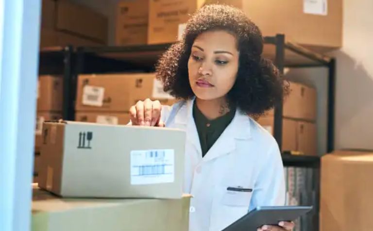 Compliant & Resilient Supply Chains (Oracle Fusion Cloud SCM + AI)