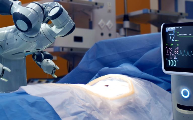 Intelligent Healthcare Operations (Oracle Fusion Cloud ERP/HCM)