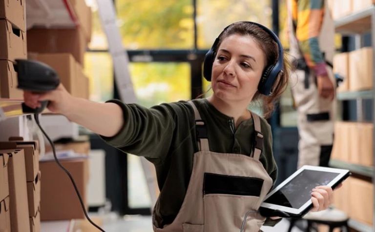 Predictive Supply Chain & Inventory Optimization (Oracle Fusion Cloud SCM + AI)